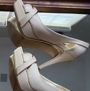 Guess Nude Pump